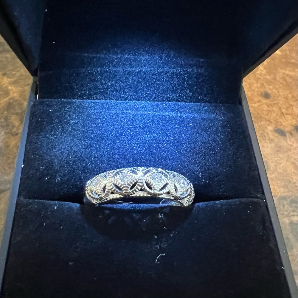 Elegant Silver Women's Ring